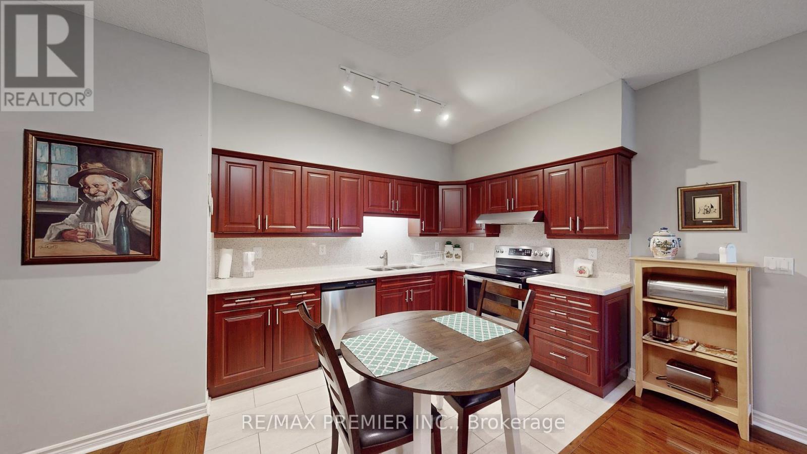 204 - 810 Scollard Court, Mississauga, Ontario  L5V 0A4 - Photo 13 - W12482970
