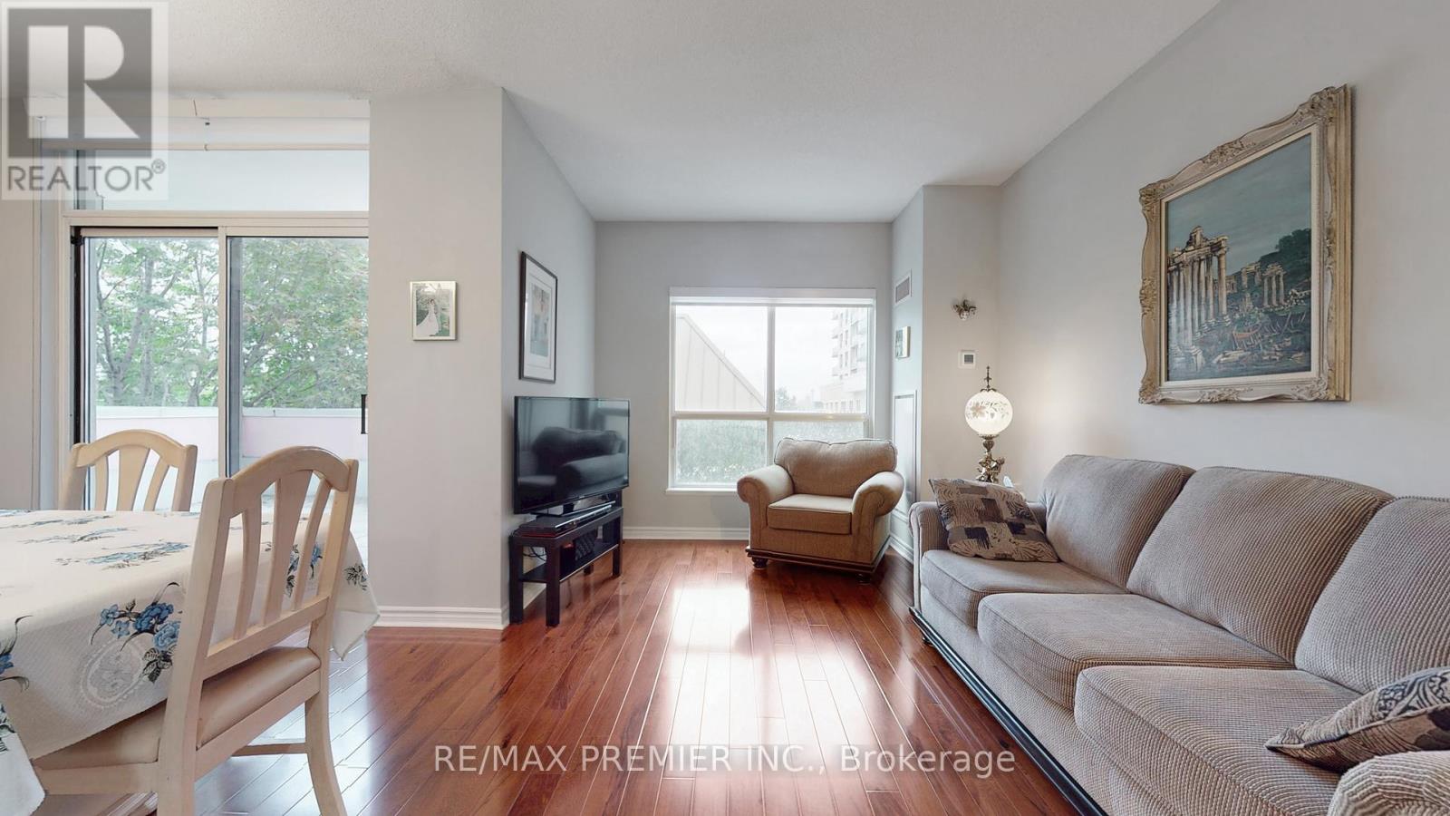 204 - 810 Scollard Court, Mississauga, Ontario  L5V 0A4 - Photo 5 - W12482970