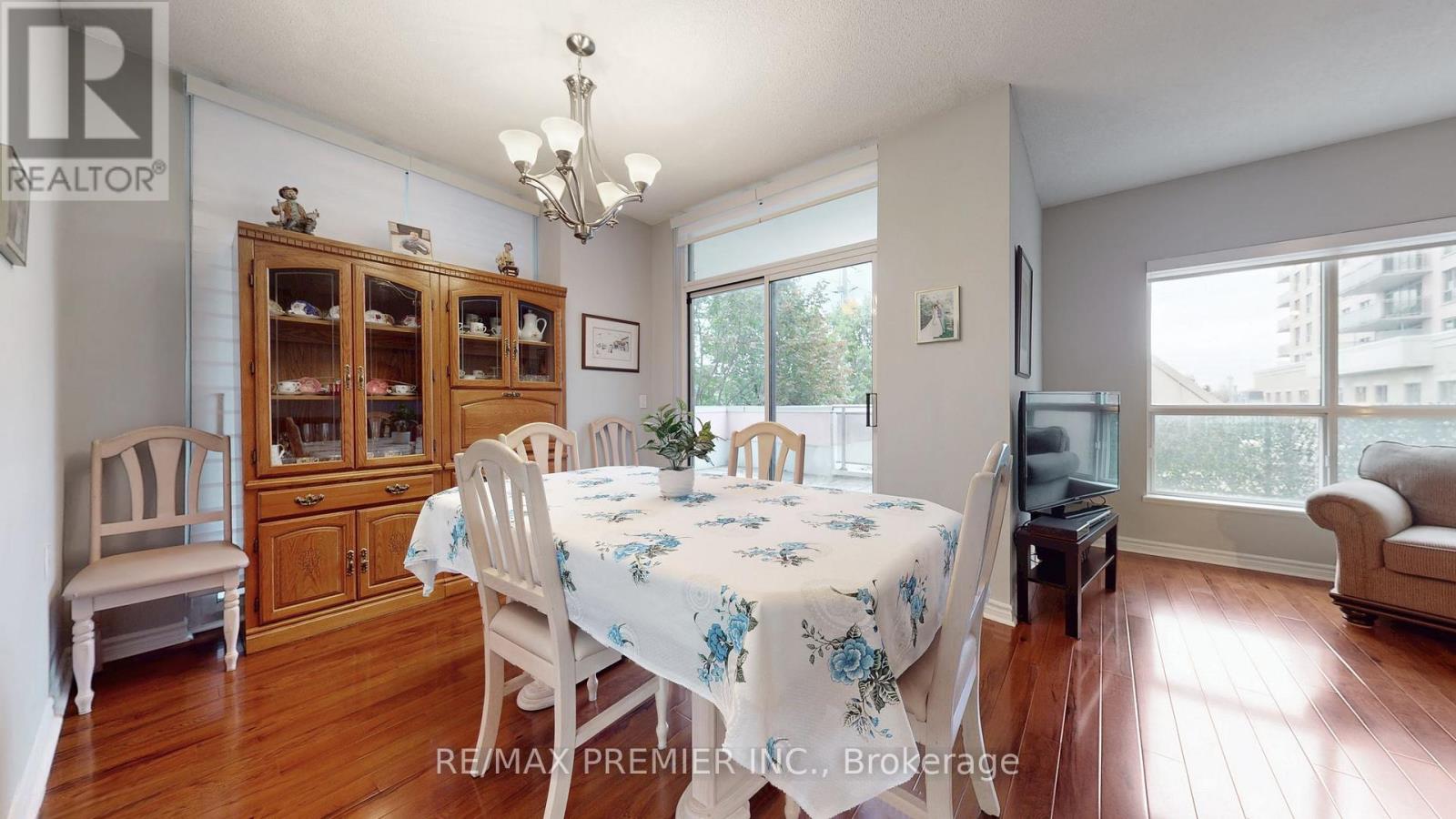 204 - 810 Scollard Court, Mississauga, Ontario  L5V 0A4 - Photo 7 - W12482970