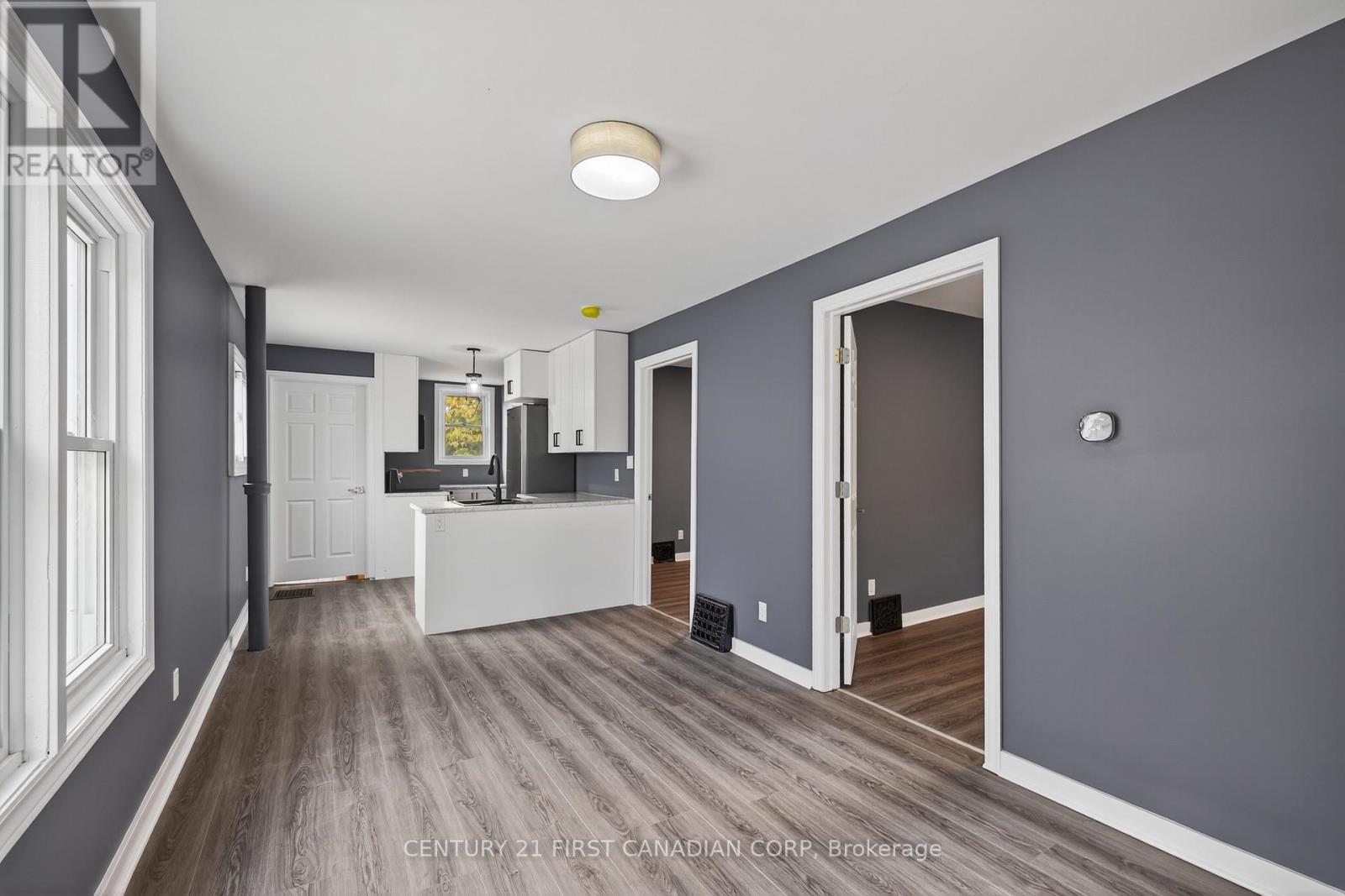 117 Sterling Street, London East (East C), Ontario  N5Y 1Y9 - Photo 5 - X12482979