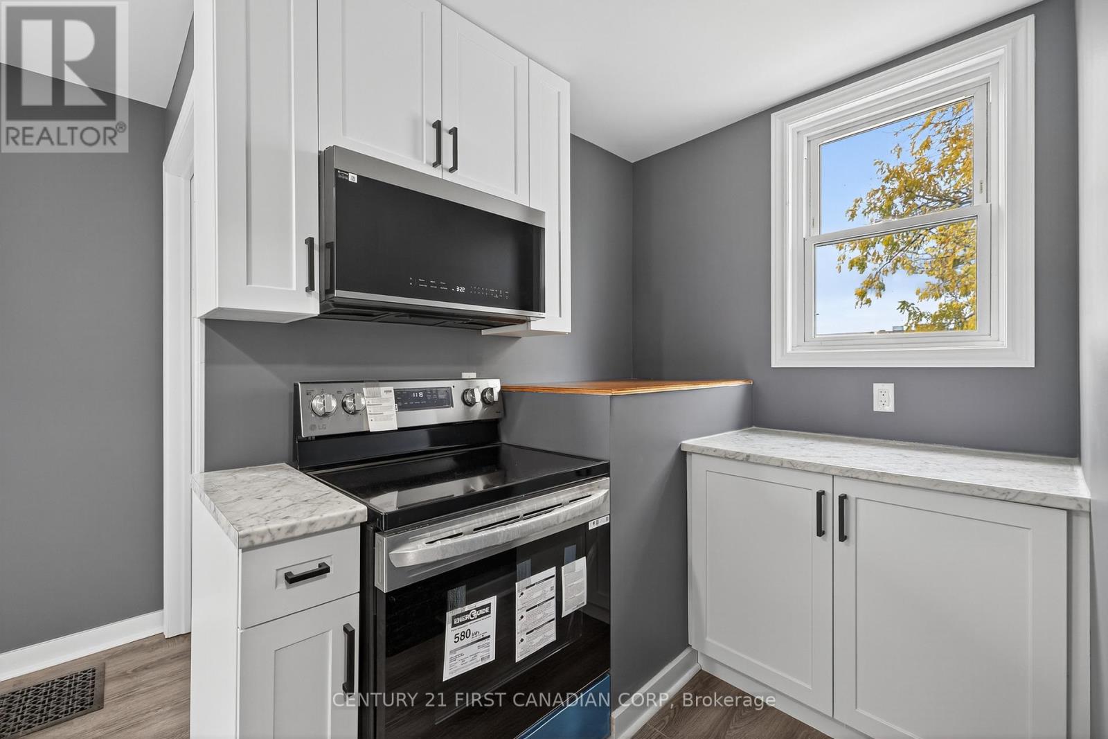 117 Sterling Street, London East (East C), Ontario  N5Y 1Y9 - Photo 6 - X12482979