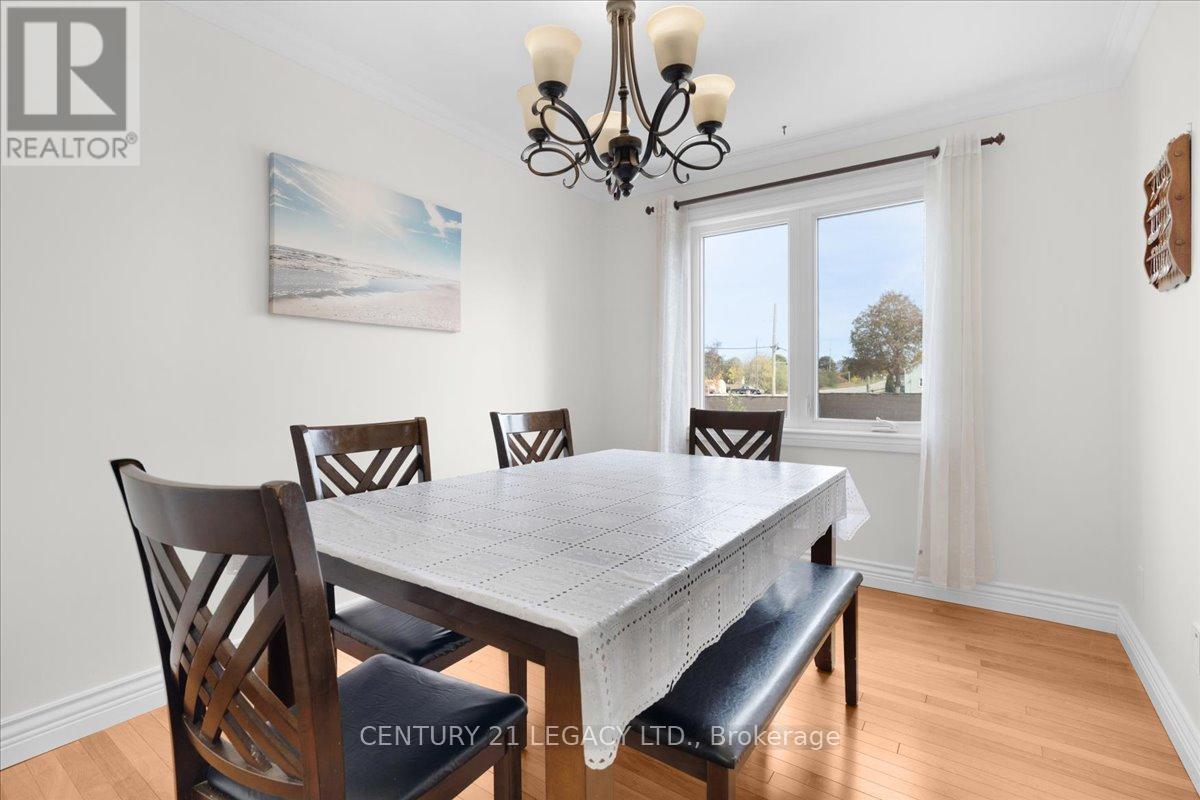 3 Nelson Avenue, Kitchener, Ontario  N2K 1C7 - Photo 7 - X12466211