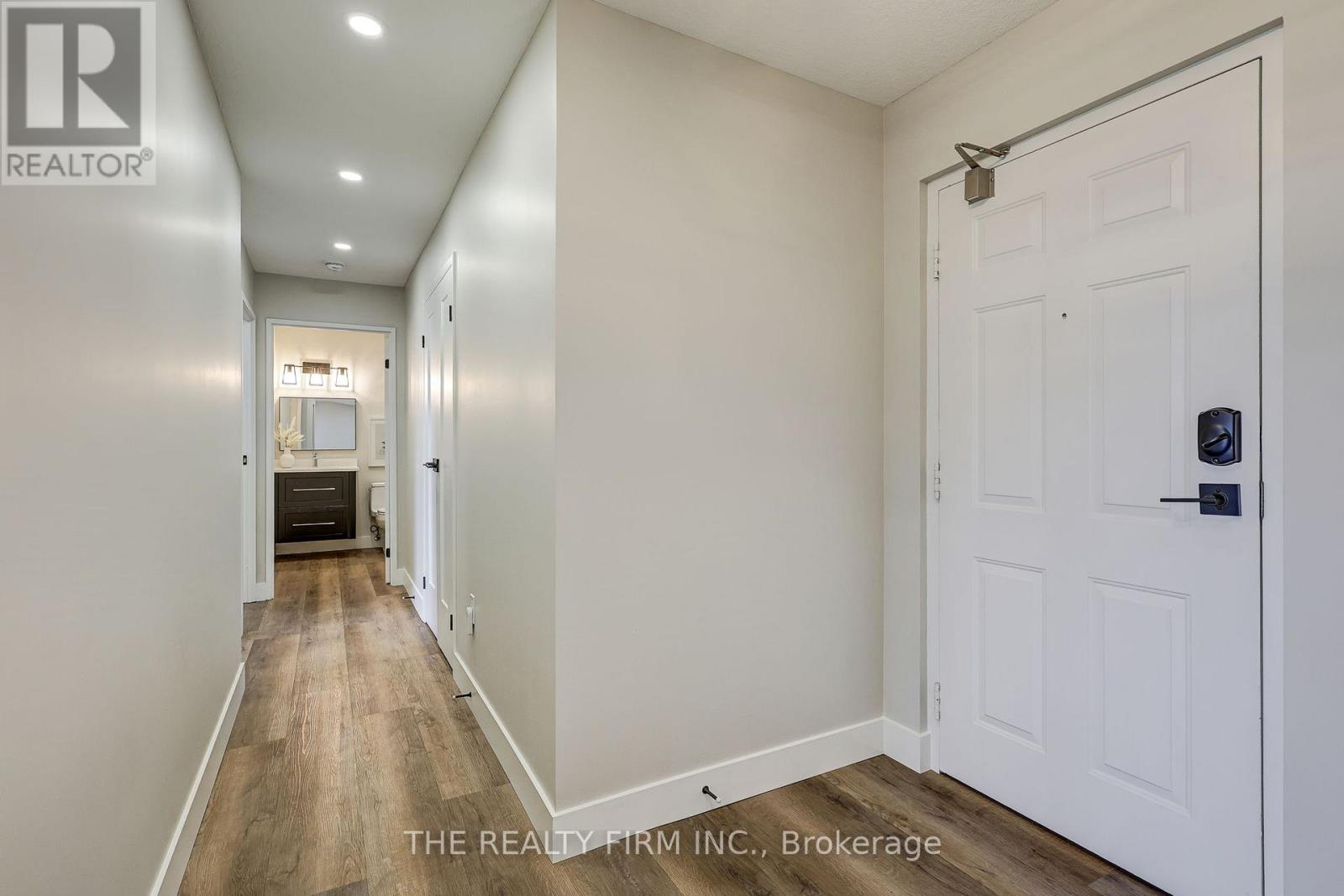 910 - 135 Baseline Road W, London South, Ontario  N6J 4W4 - Photo 3 - X12482996