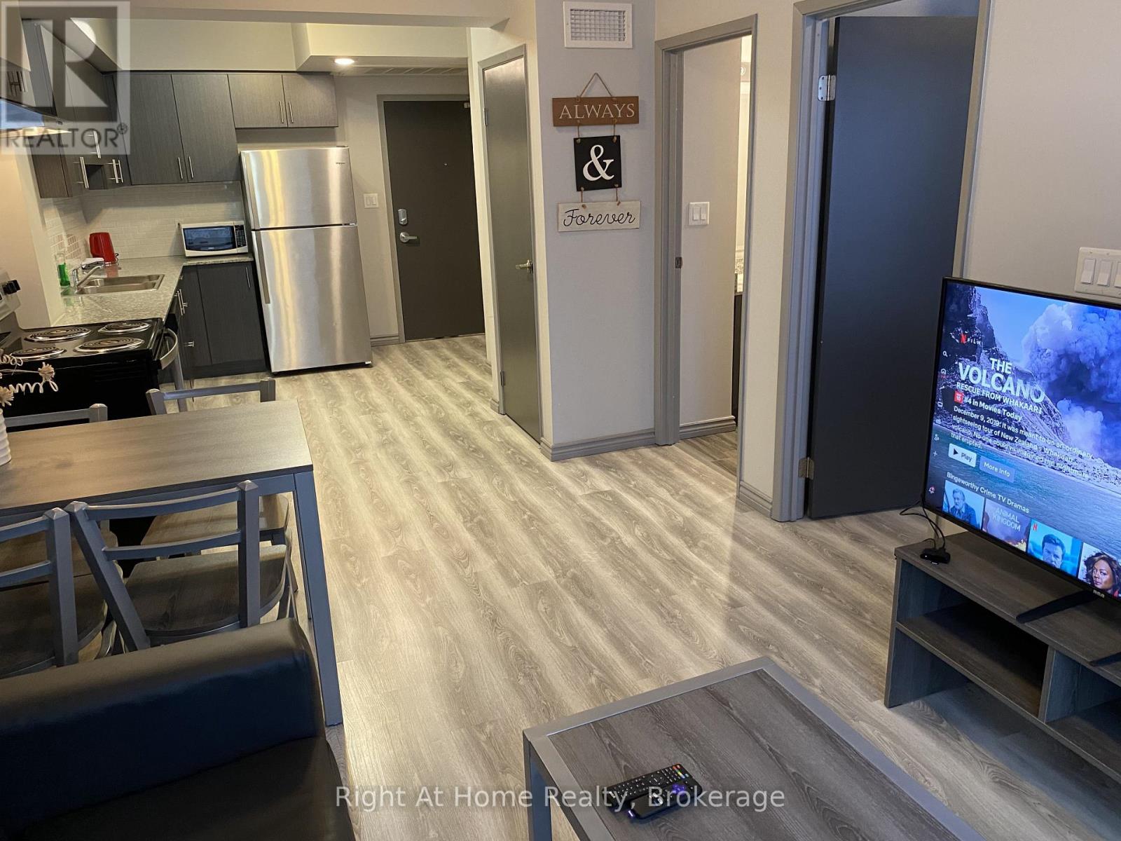 F202 - 275 Larch Street, Waterloo, Ontario  N2L 0J3 - Photo 10 - X12482997