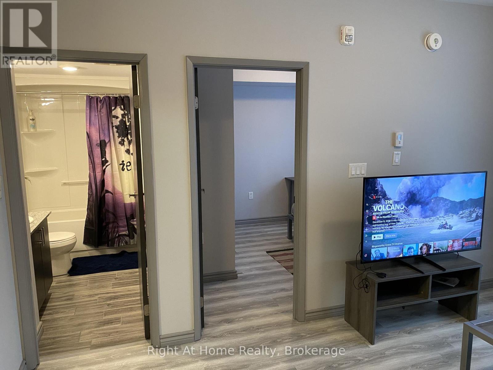 F202 - 275 Larch Street, Waterloo, Ontario  N2L 0J3 - Photo 16 - X12482997