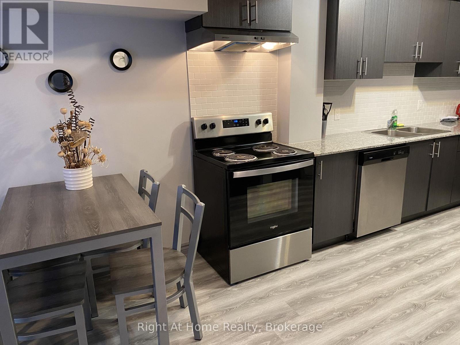 F202 - 275 Larch Street, Waterloo, Ontario  N2L 0J3 - Photo 9 - X12482997