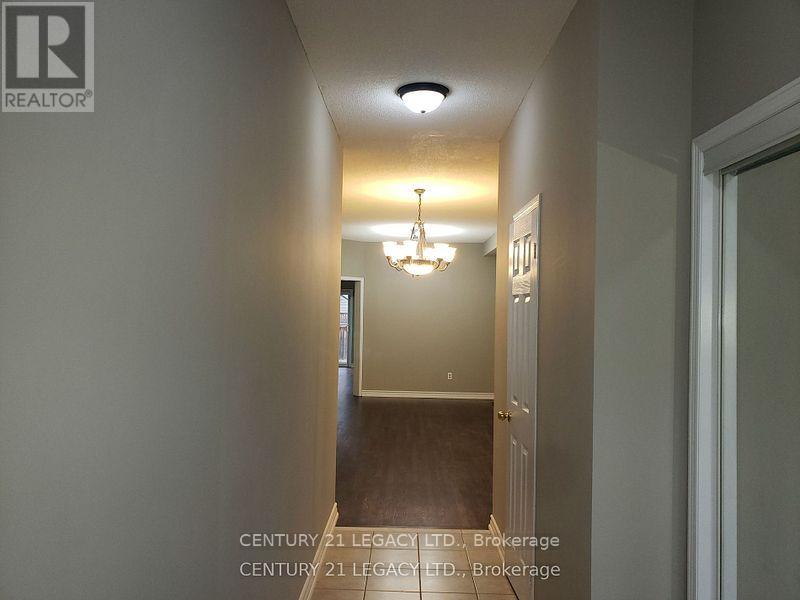 21 Kilrea Way, Brampton, Ontario  L6X 0P9 - Photo 4 - W12482992