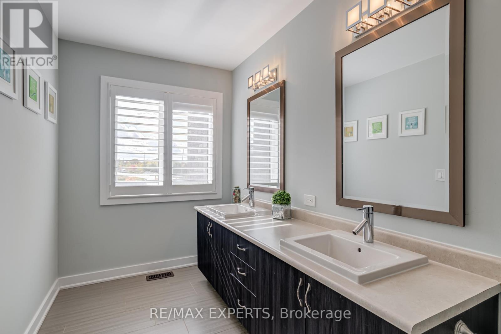 10 Helliwell Crescent, Richmond Hill, Ontario  L4E 5B6 - Photo 19 - N12483005