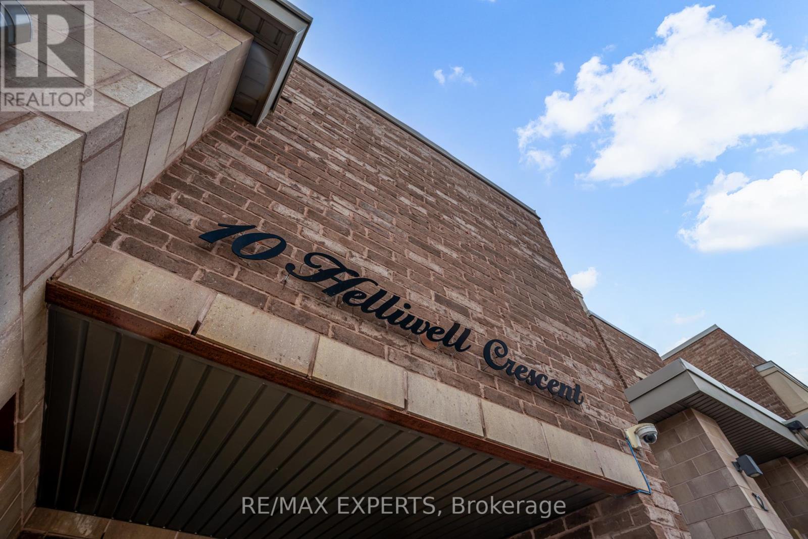 10 Helliwell Crescent, Richmond Hill, Ontario  L4E 5B6 - Photo 2 - N12483005