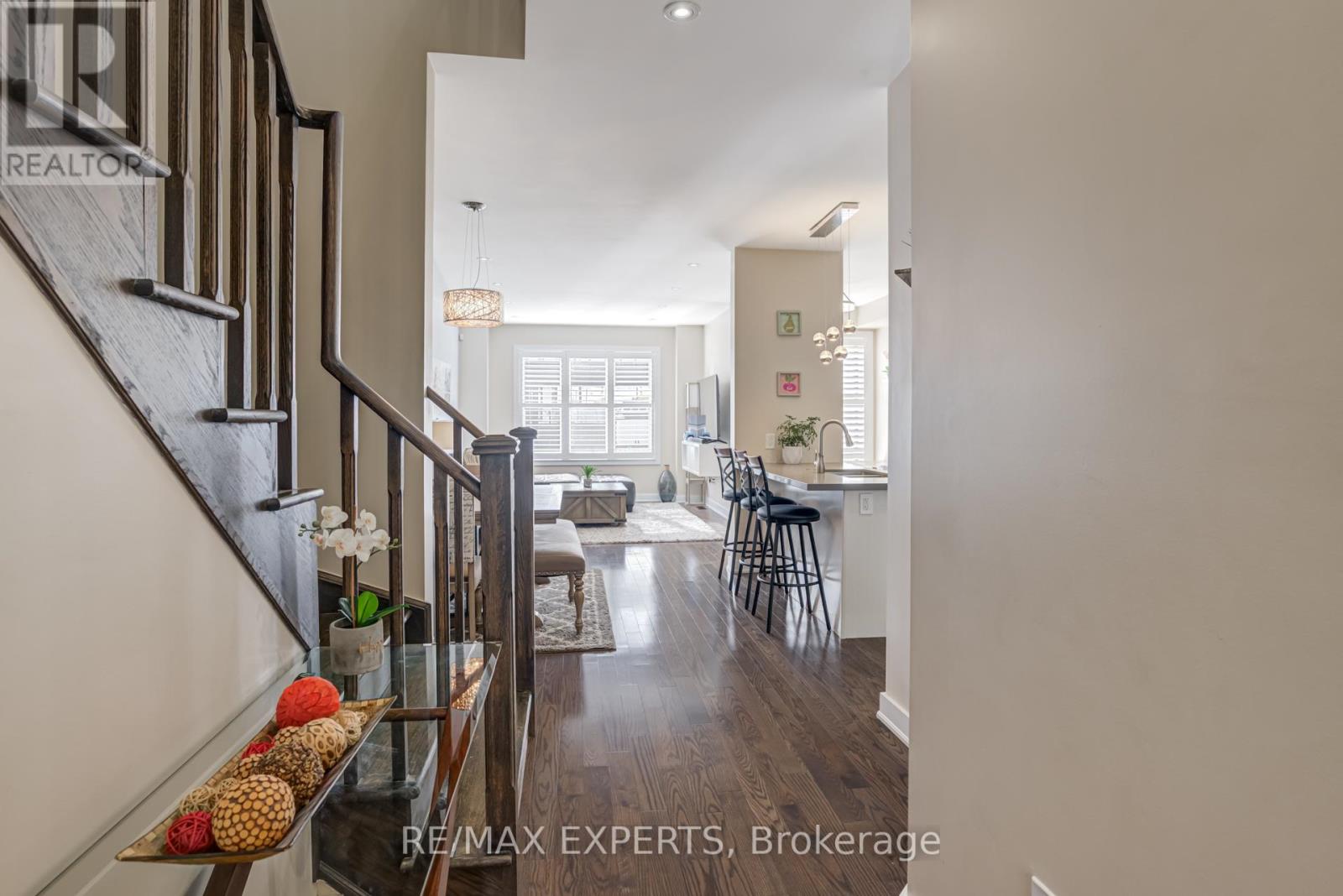 10 Helliwell Crescent, Richmond Hill, Ontario  L4E 5B6 - Photo 4 - N12483005