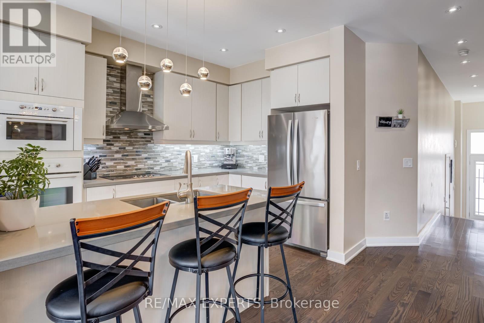 10 Helliwell Crescent, Richmond Hill, Ontario  L4E 5B6 - Photo 5 - N12483005