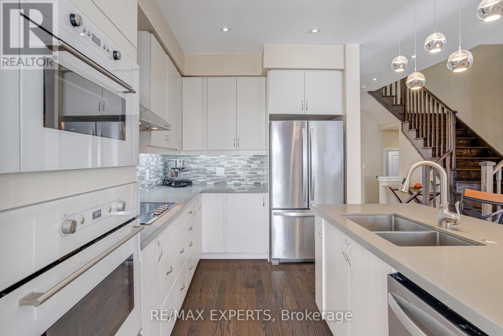 10 Helliwell Crescent, Richmond Hill, Ontario  L4E 5B6 - Photo 6 - N12483005