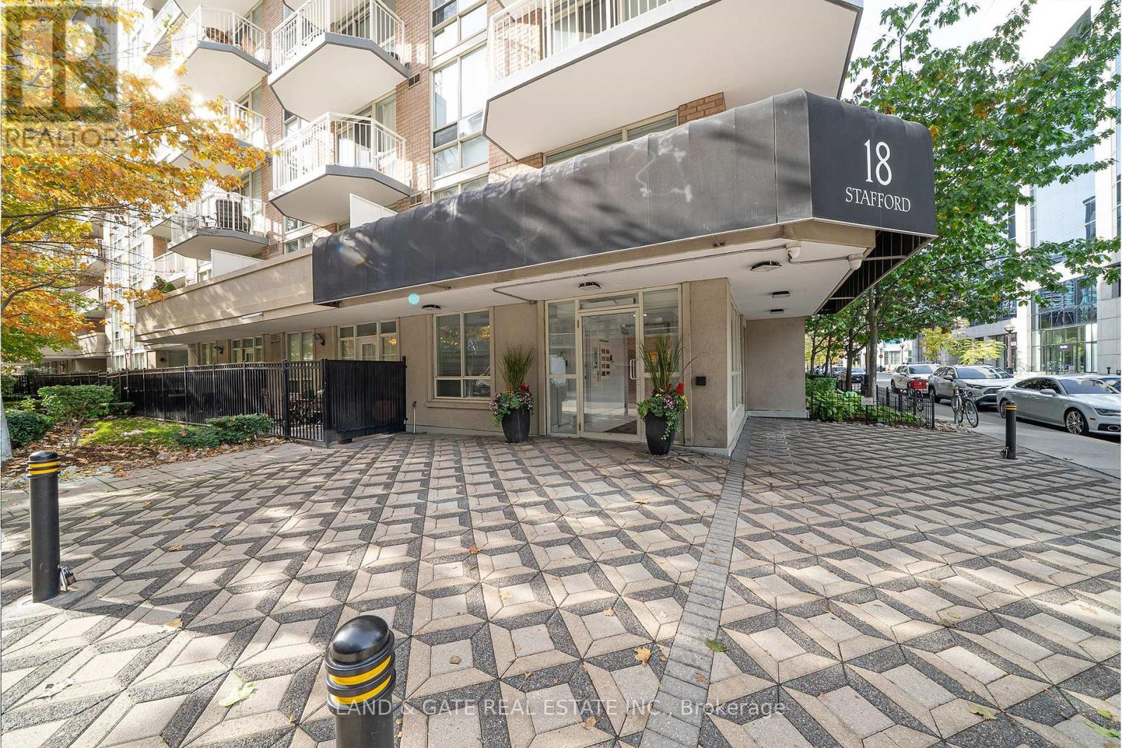 202 - 18 Stafford Street, Toronto, Ontario  M5V 3W4 - Photo 2 - C12483026