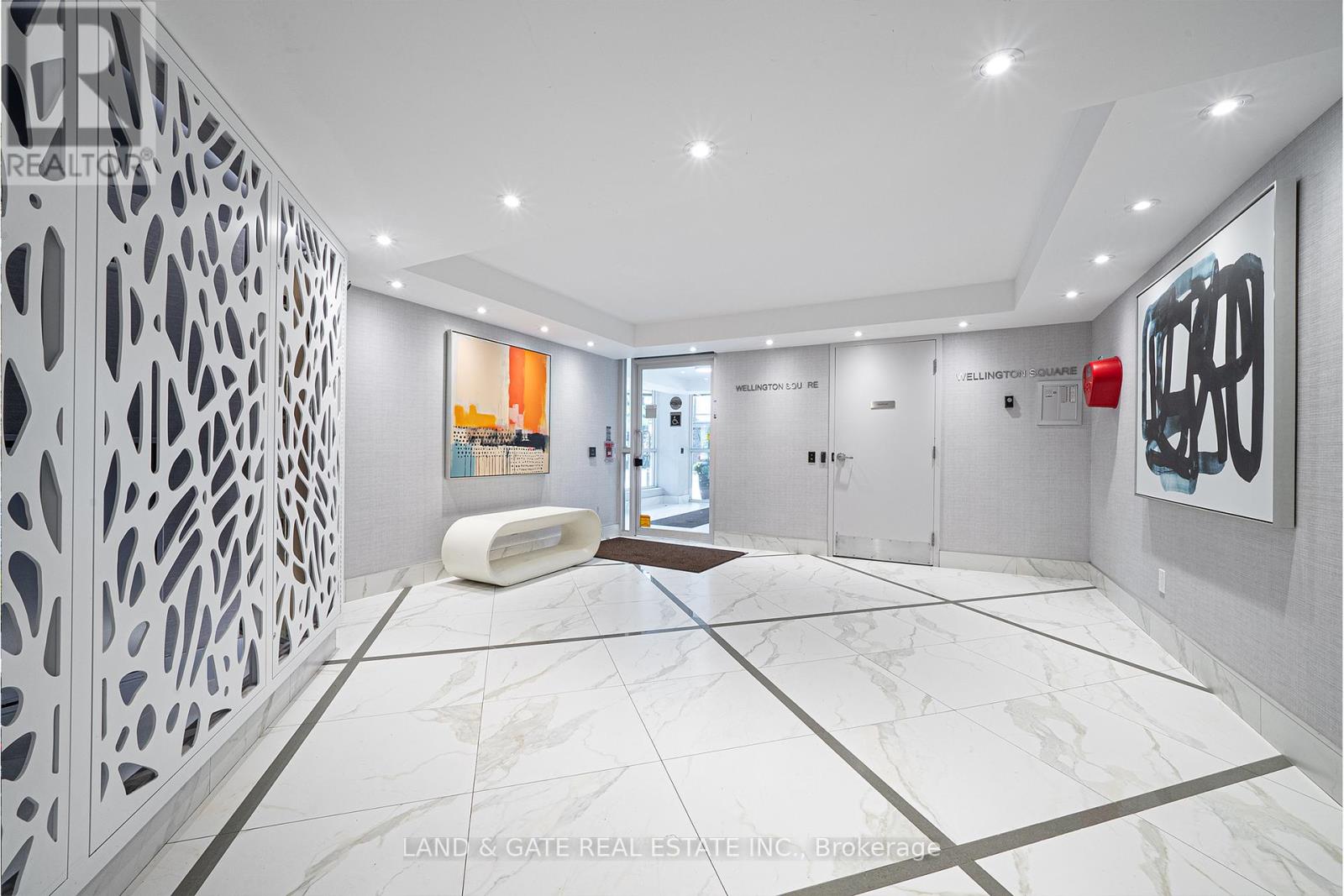 202 - 18 Stafford Street, Toronto, Ontario  M5V 3W4 - Photo 3 - C12483026