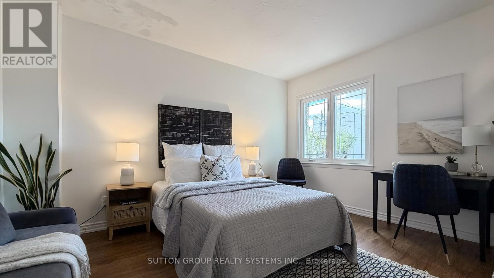 19 Montcalm Avenue, Toronto, Ontario  M6E 4N5 - Photo 10 - W12483000