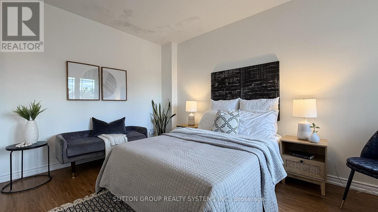 19 Montcalm Avenue, Toronto, Ontario  M6E 4N5 - Photo 12 - W12483000
