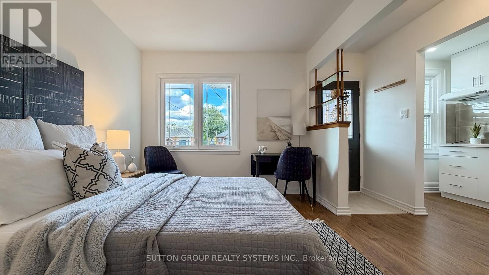 19 Montcalm Avenue, Toronto, Ontario  M6E 4N5 - Photo 13 - W12483000