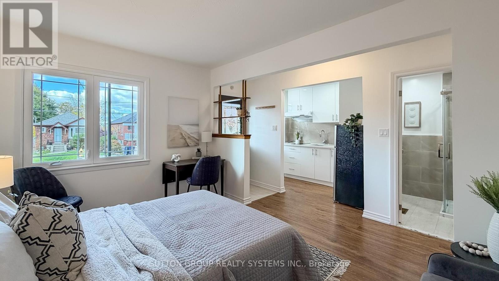 19 Montcalm Avenue, Toronto, Ontario  M6E 4N5 - Photo 14 - W12483000