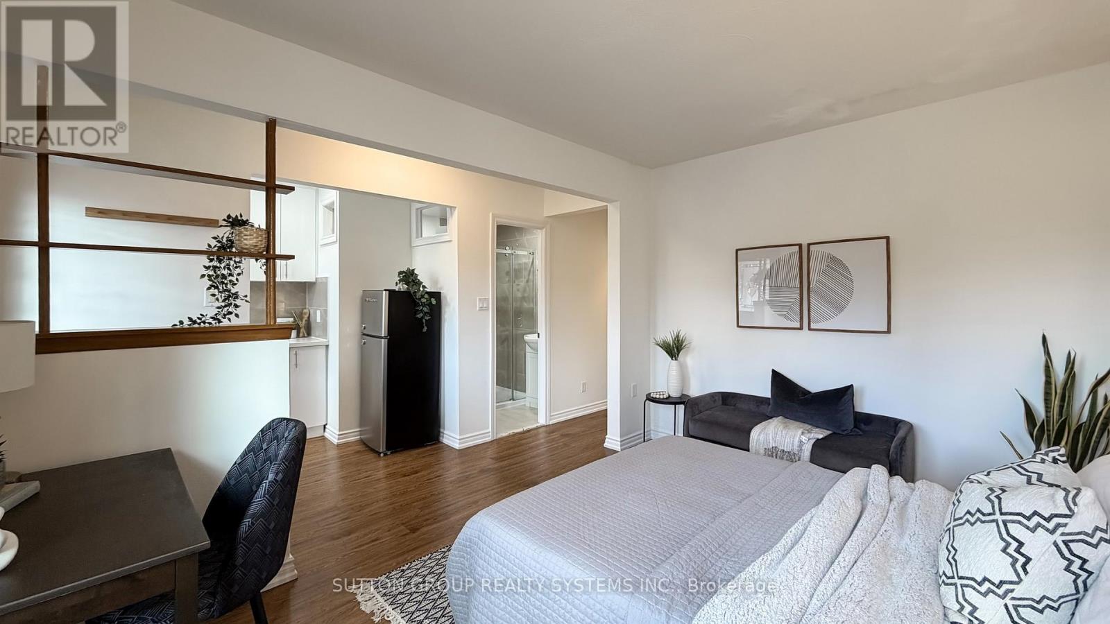 19 Montcalm Avenue, Toronto, Ontario  M6E 4N5 - Photo 15 - W12483000