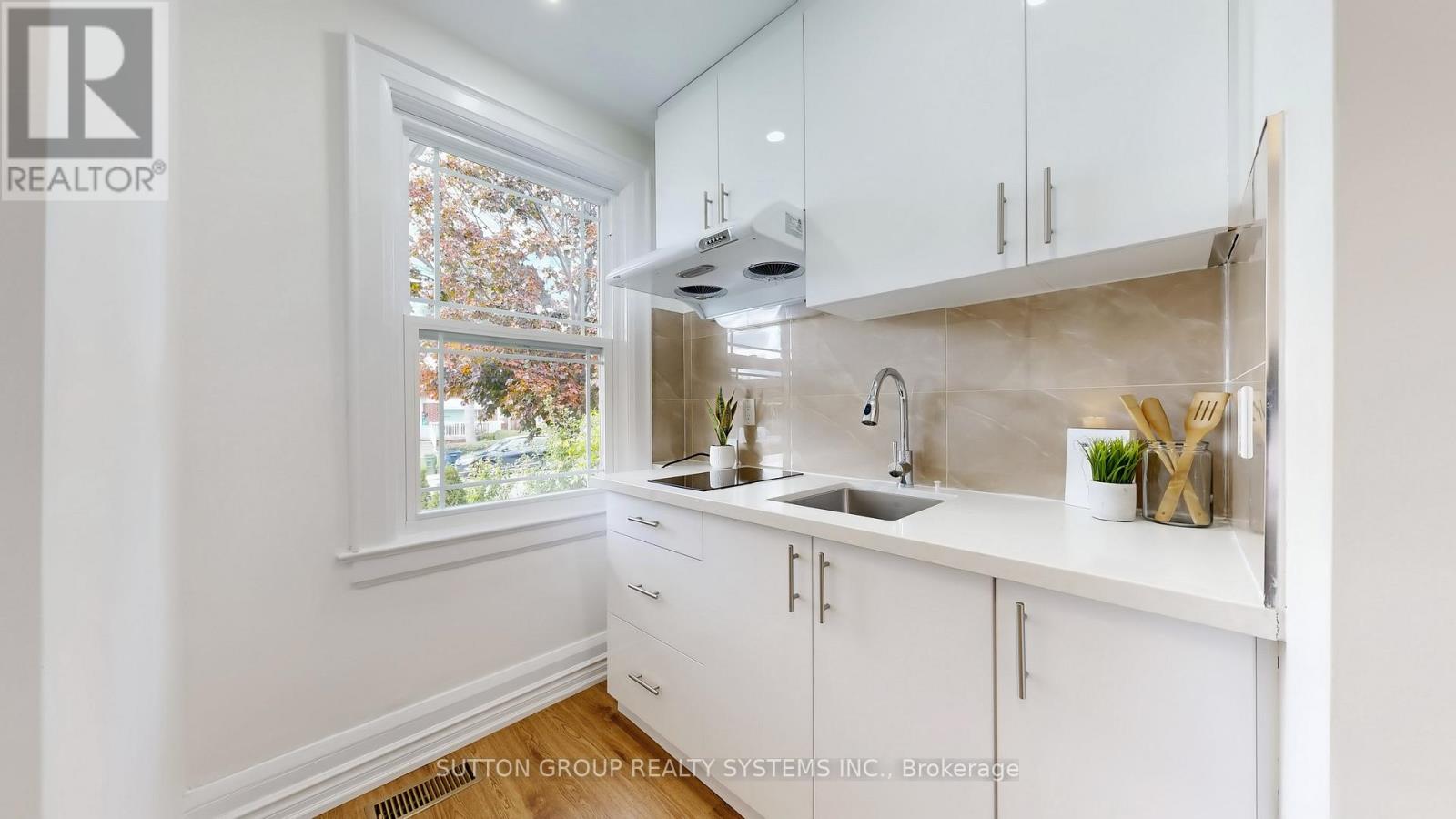 19 Montcalm Avenue, Toronto, Ontario  M6E 4N5 - Photo 16 - W12483000