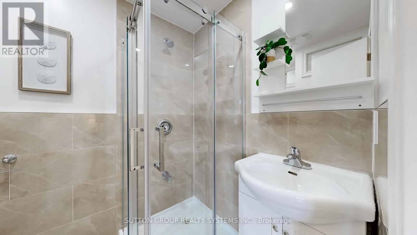 19 Montcalm Avenue, Toronto, Ontario  M6E 4N5 - Photo 18 - W12483000