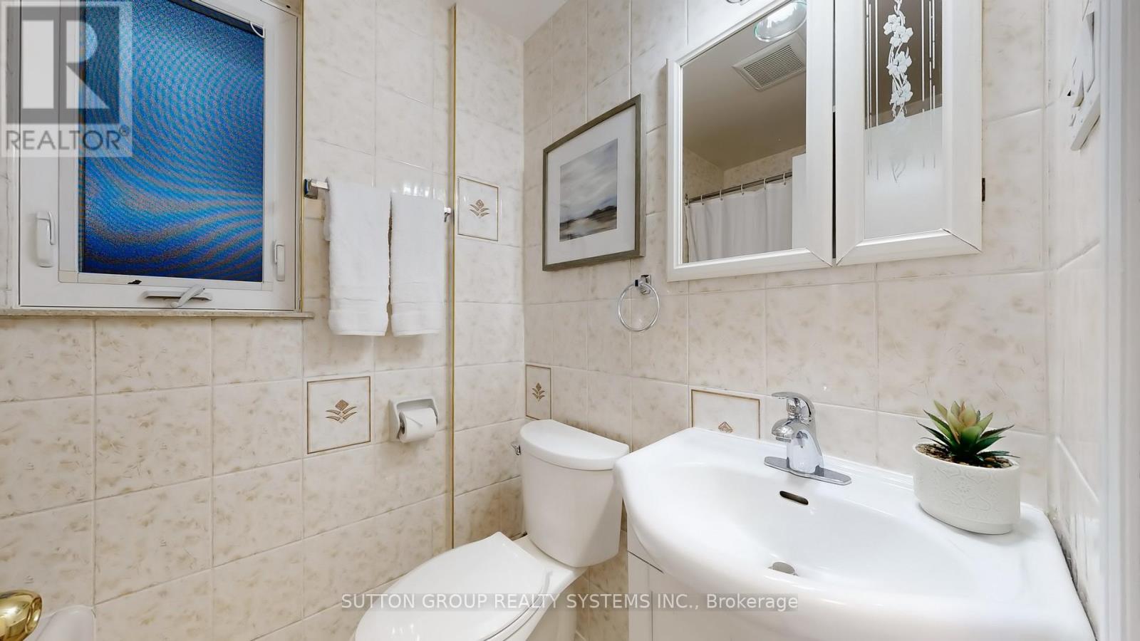 19 Montcalm Avenue, Toronto, Ontario  M6E 4N5 - Photo 25 - W12483000
