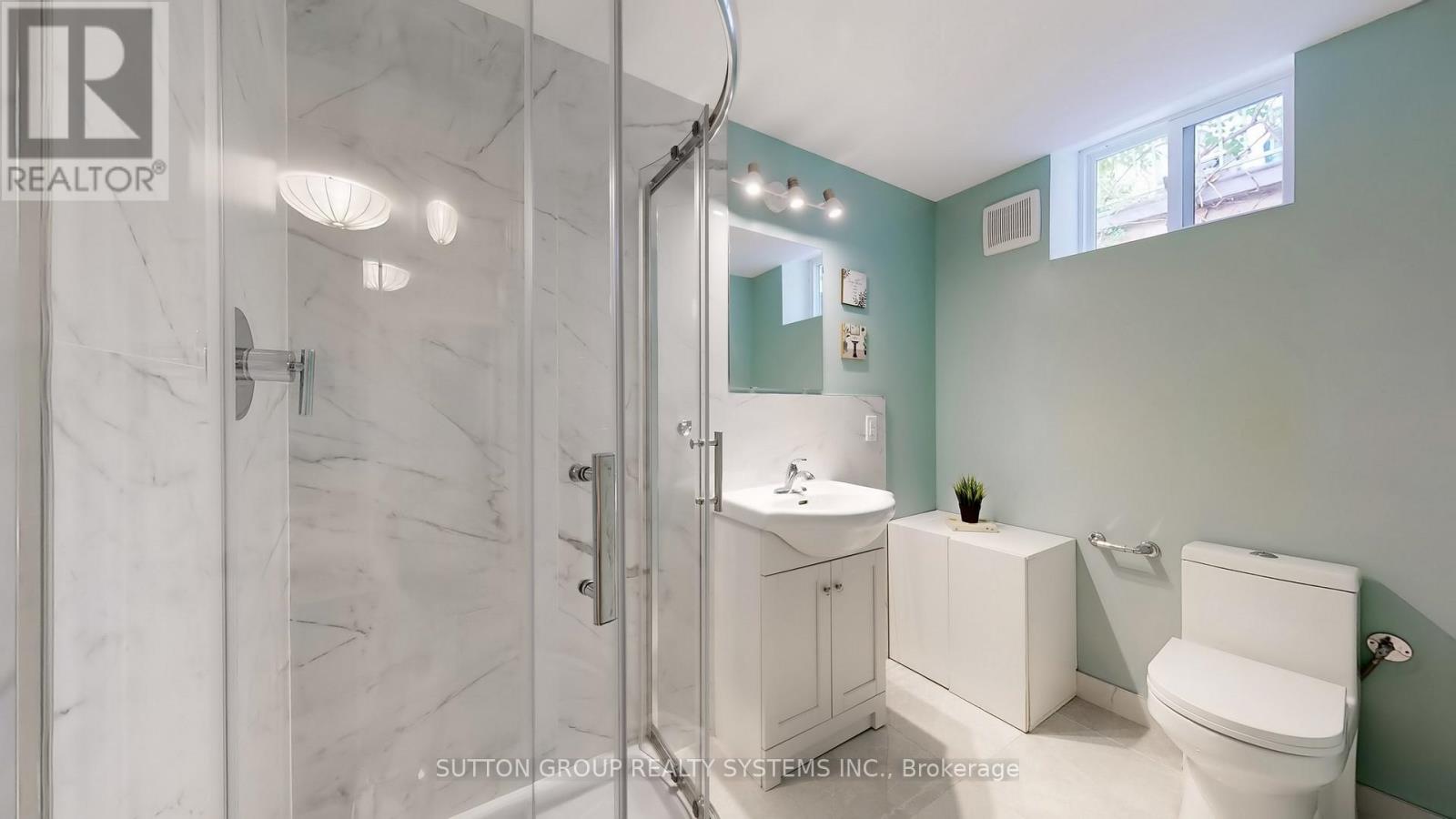 19 Montcalm Avenue, Toronto, Ontario  M6E 4N5 - Photo 36 - W12483000