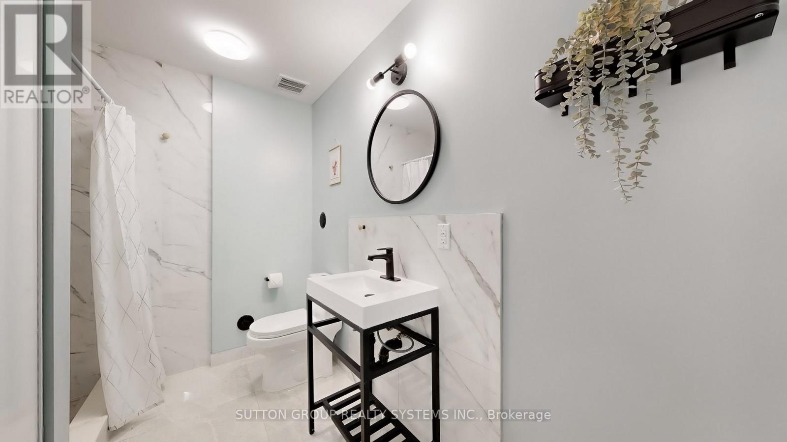 19 Montcalm Avenue, Toronto, Ontario  M6E 4N5 - Photo 39 - W12483000