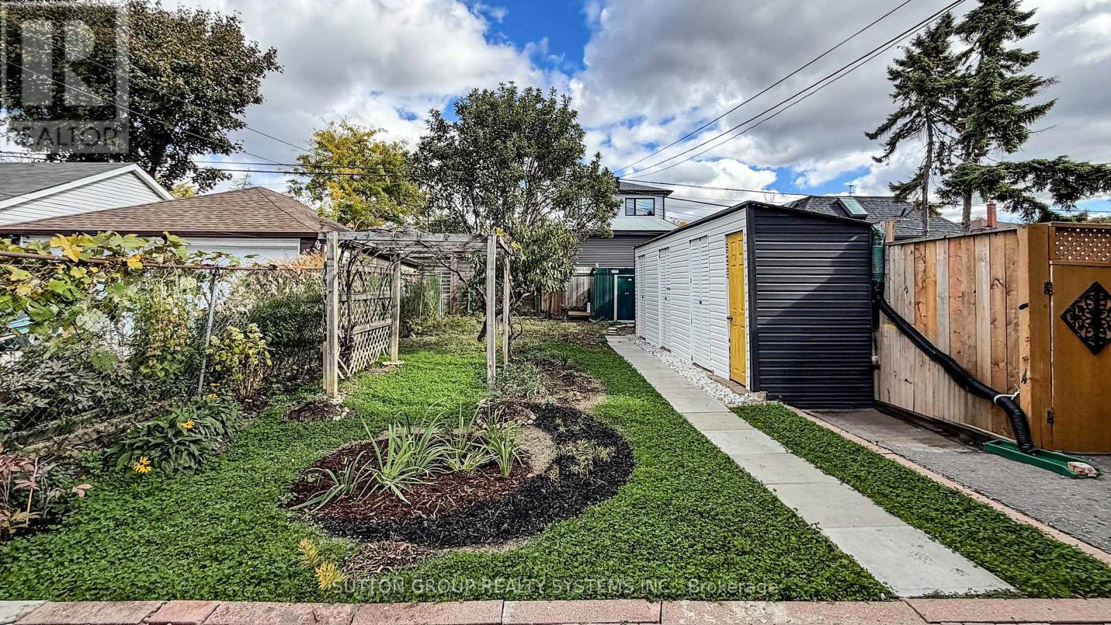 19 Montcalm Avenue, Toronto, Ontario  M6E 4N5 - Photo 45 - W12483000