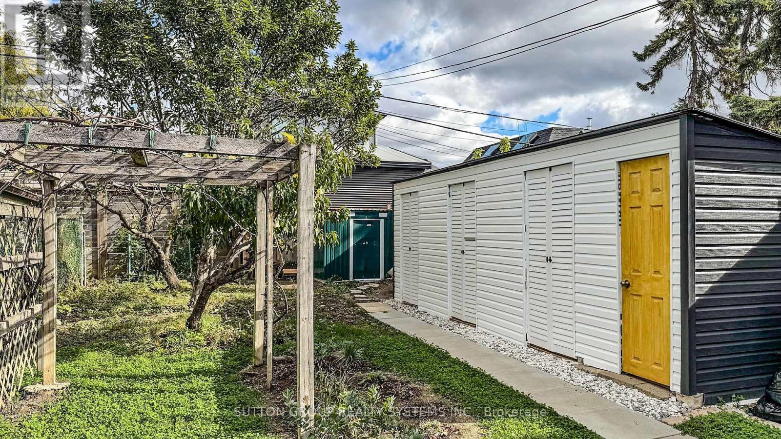 19 Montcalm Avenue, Toronto, Ontario  M6E 4N5 - Photo 46 - W12483000