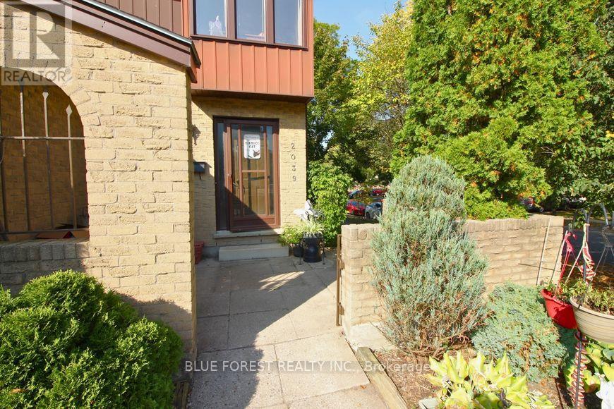 2039 Aldersbrook Road, London North, Ontario  N6G 3N2 - Photo 2 - X12483024