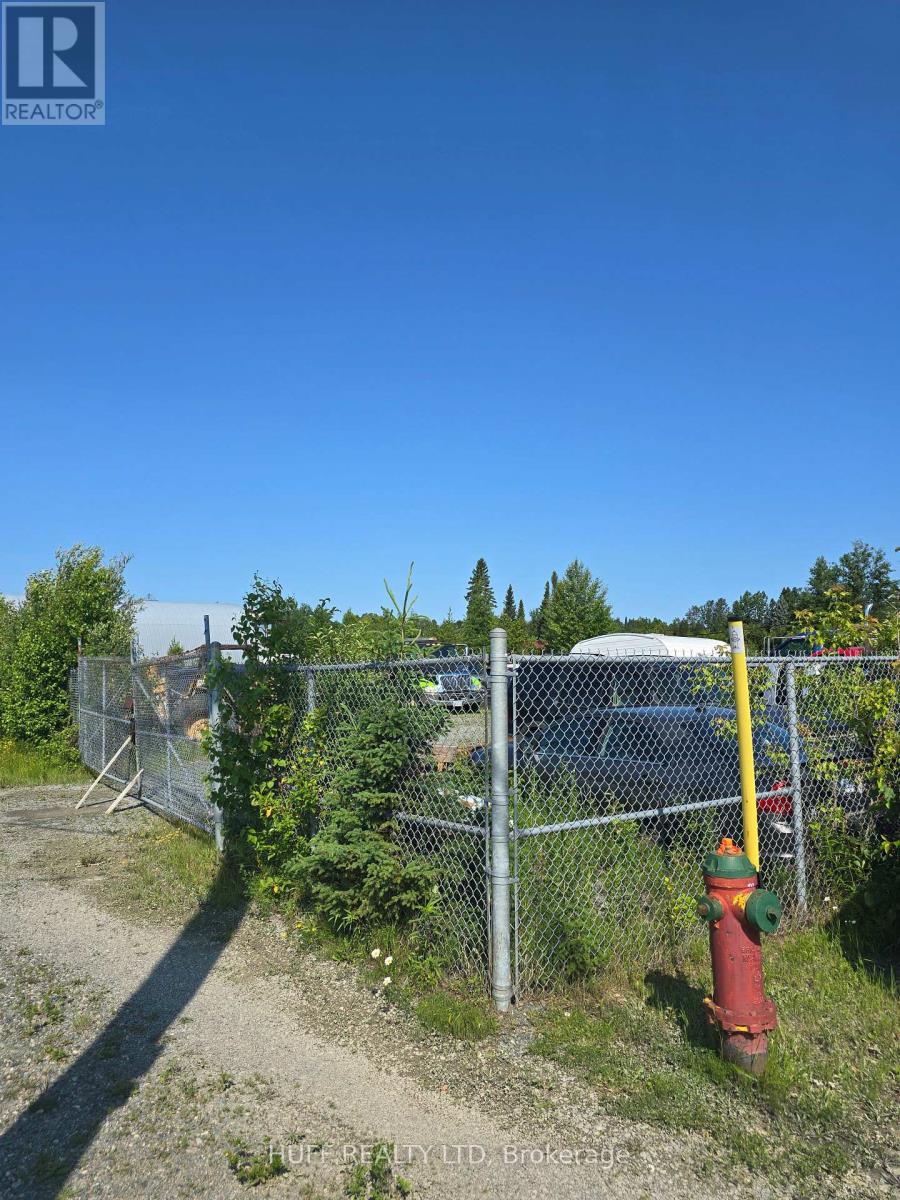 7 Nippissing Lane, Kirkland Lake, Ontario P2N 1A3 - Photo 3 - T12483042