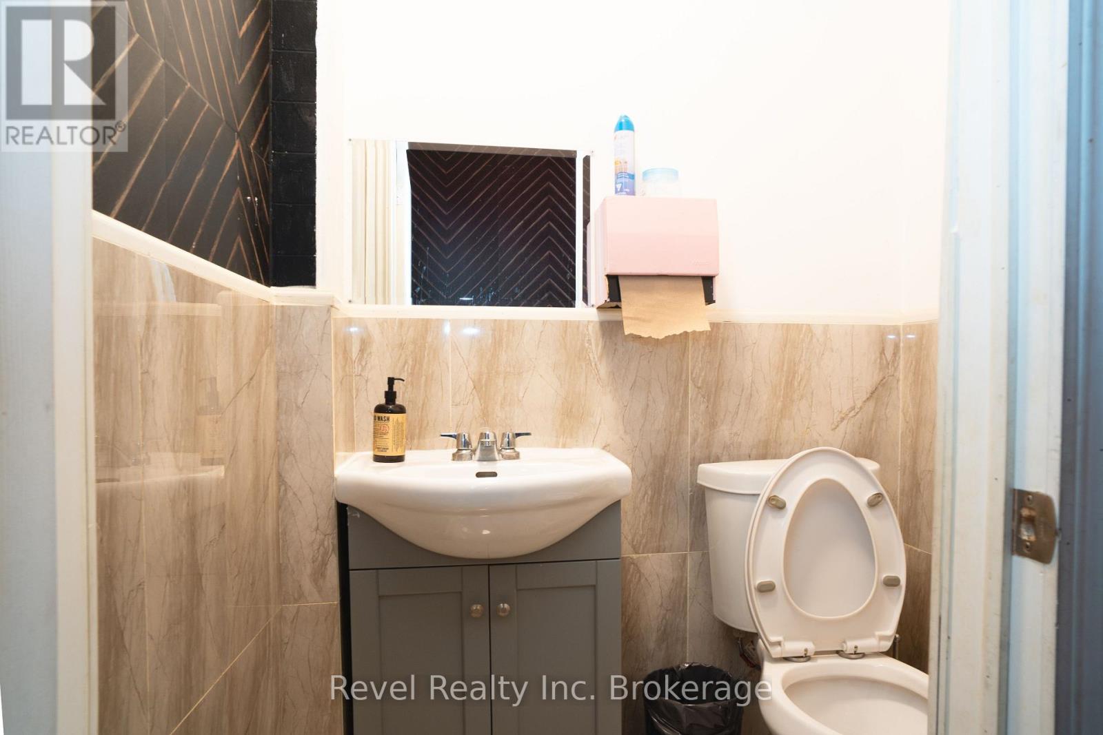 407 Ferguson Street, North Bay, Ontario  P1B 1X3 - Photo 14 - X12483040