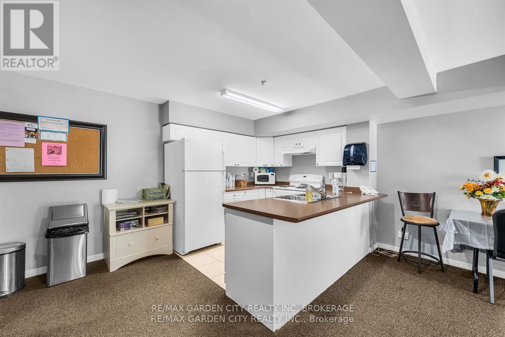 1402 - 330 Prince Charles Drive, Welland, Ontario  L3C 7B3 - Photo 35 - X12483027