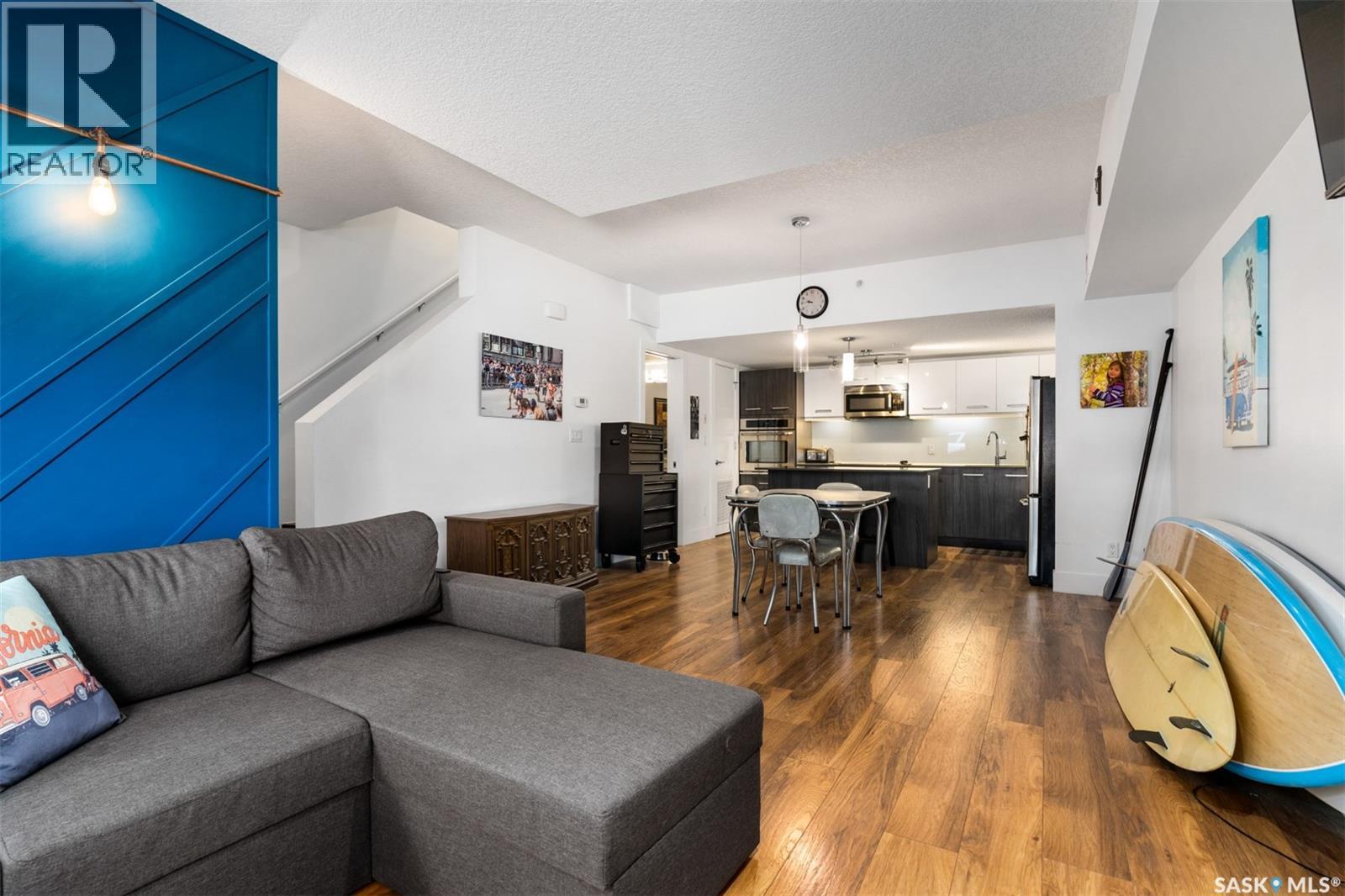 Property at 418 C AVENUE S image 3