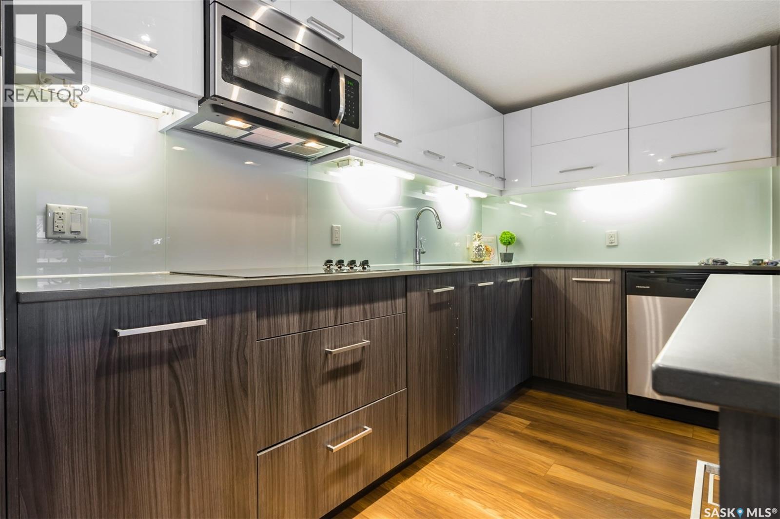 Property at 418 C AVENUE S image 5