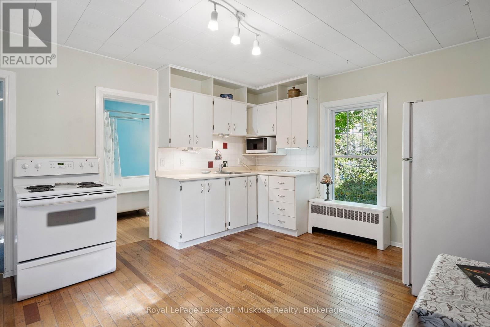 86 Quebec Street, Bracebridge (Macaulay), Ontario  P1L 2A4 - Photo 31 - X12444331