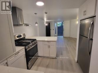 Lower - 129 Walmer Road, Toronto, Ontario  M5R 2X8 - Photo 9 - C12471241