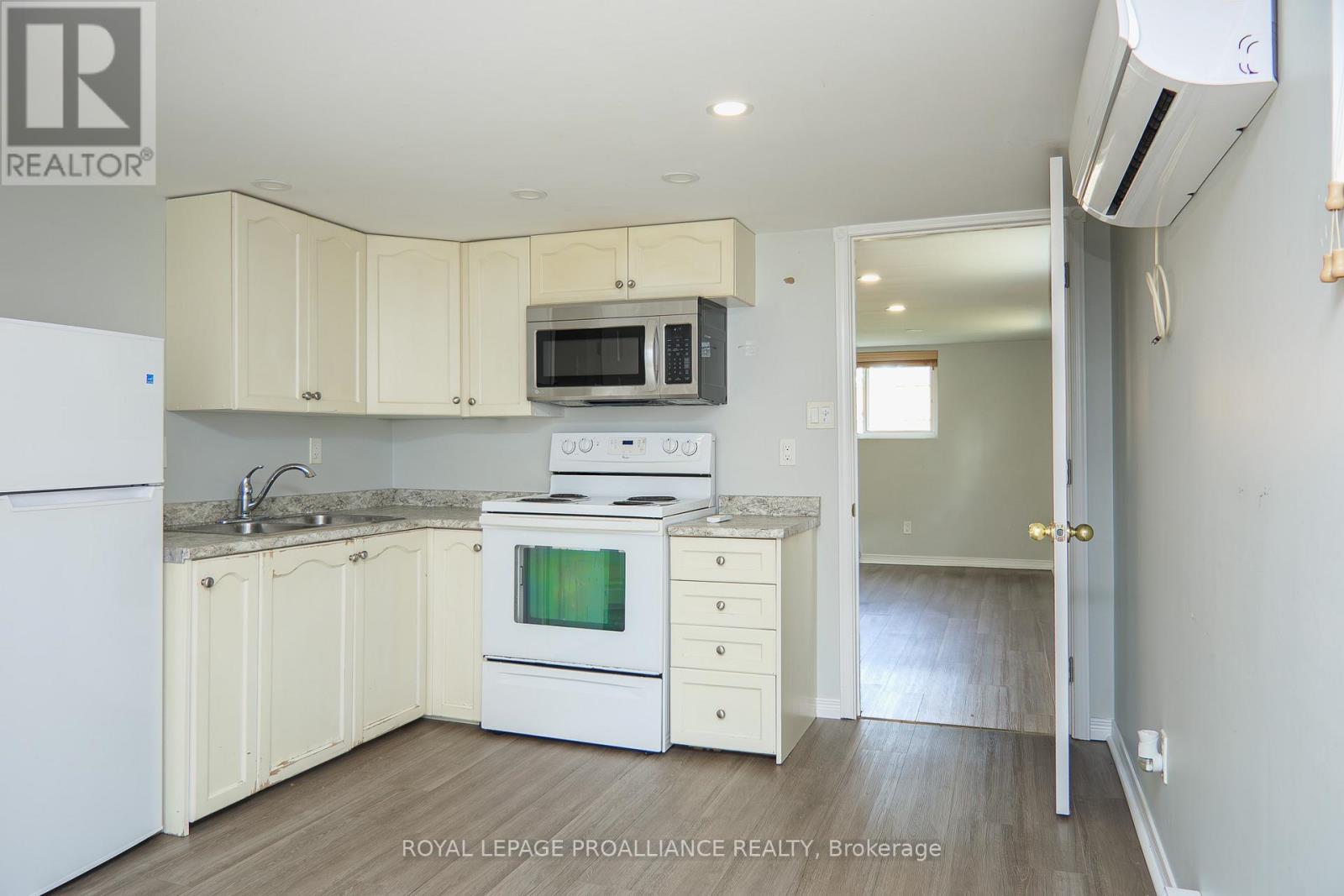 8 Reynolds Crescent, Belleville, Ontario  K8P 2W7 - Photo 37 - X12478169