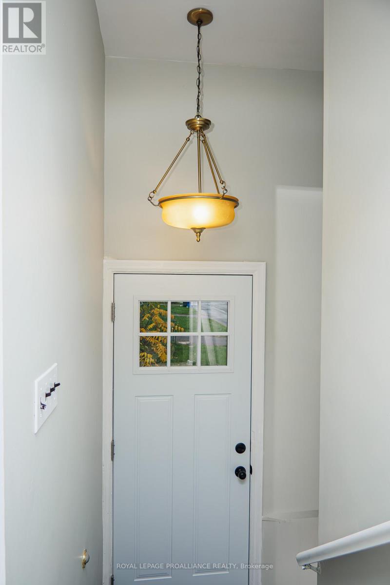 8 Reynolds Crescent, Belleville, Ontario  K8P 2W7 - Photo 32 - X12478169