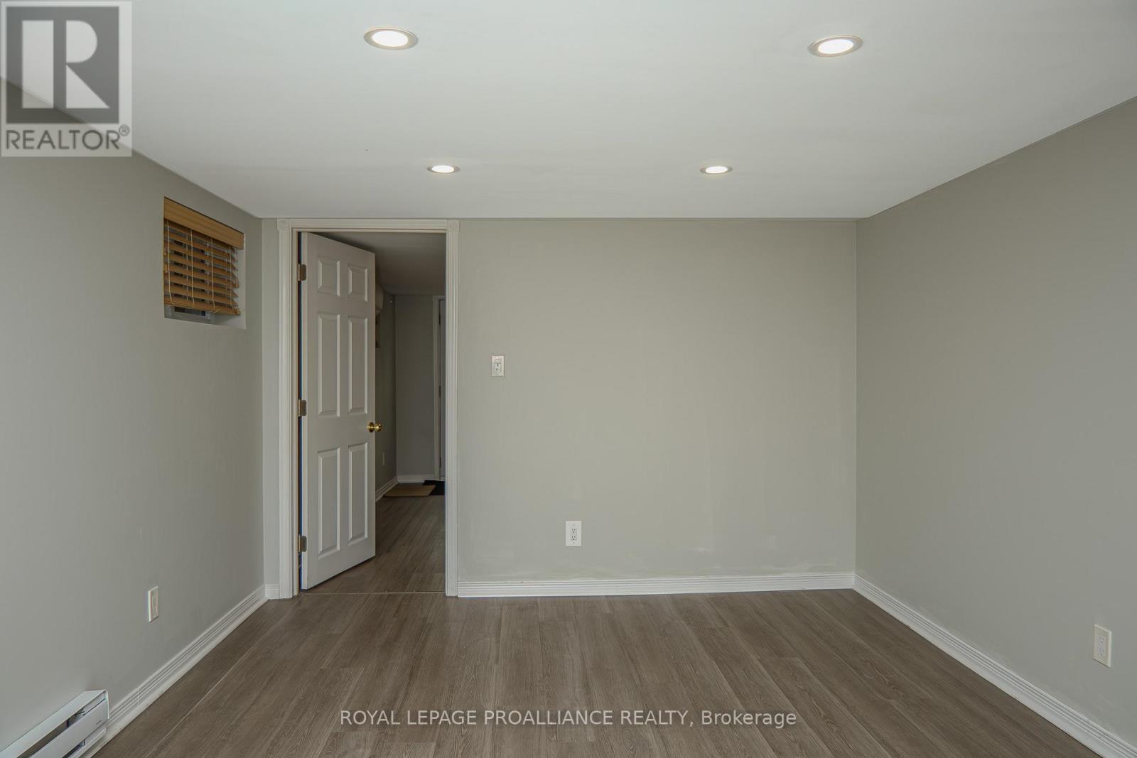 8 Reynolds Crescent, Belleville, Ontario  K8P 2W7 - Photo 40 - X12478169