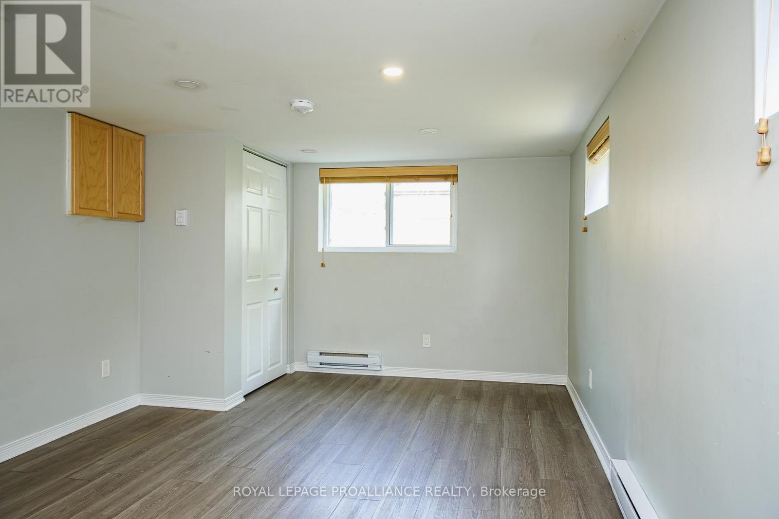 8 Reynolds Crescent, Belleville, Ontario  K8P 2W7 - Photo 39 - X12478169