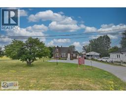 4590 WALKER, Windsor, Ontario