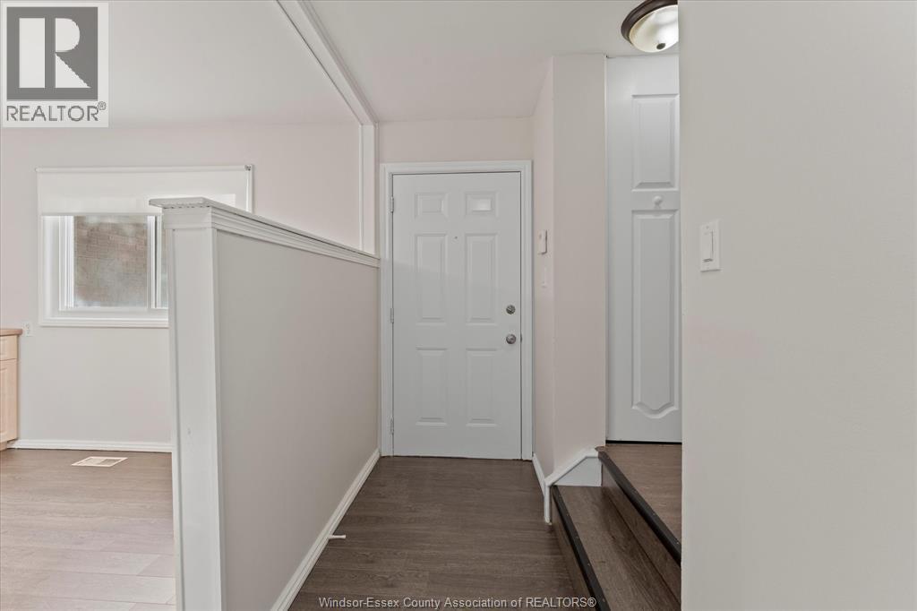 5442 Lassaline, Windsor, Ontario  N8T 1A8 - Photo 3 - 25027192