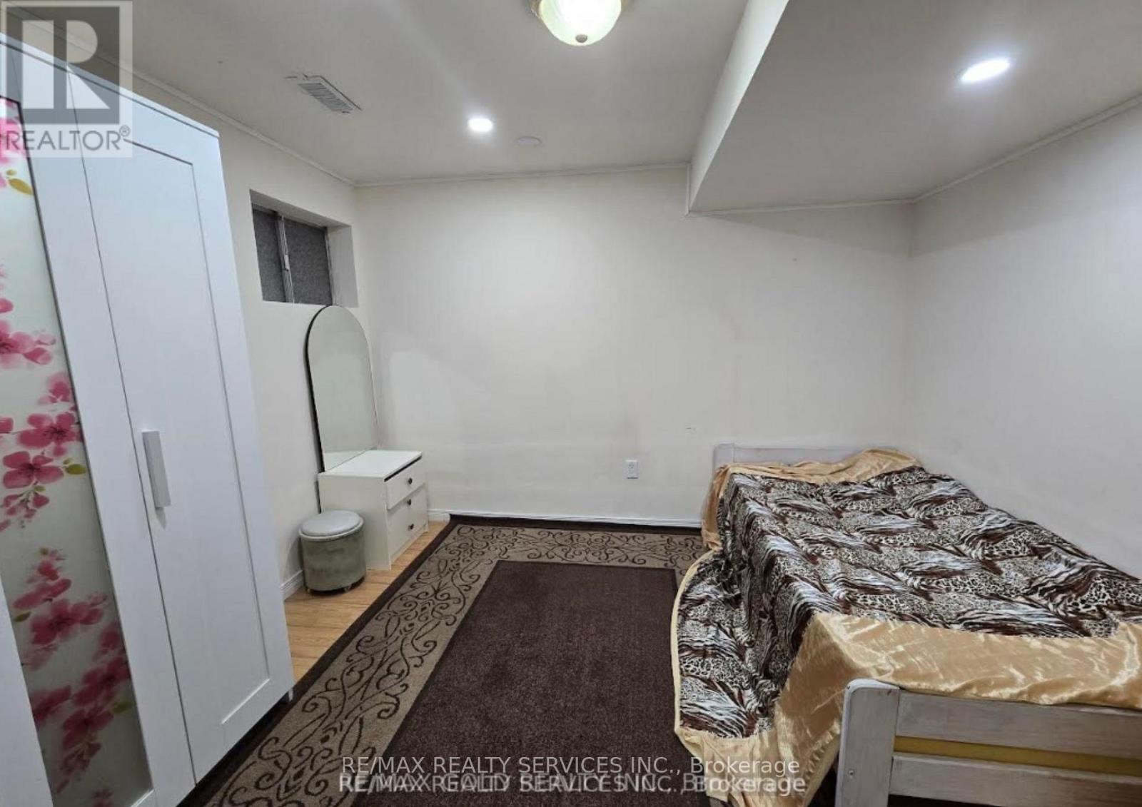 38 Carter Drive, Brampton, Ontario  L6V 3N5 - Photo 6 - W12482926