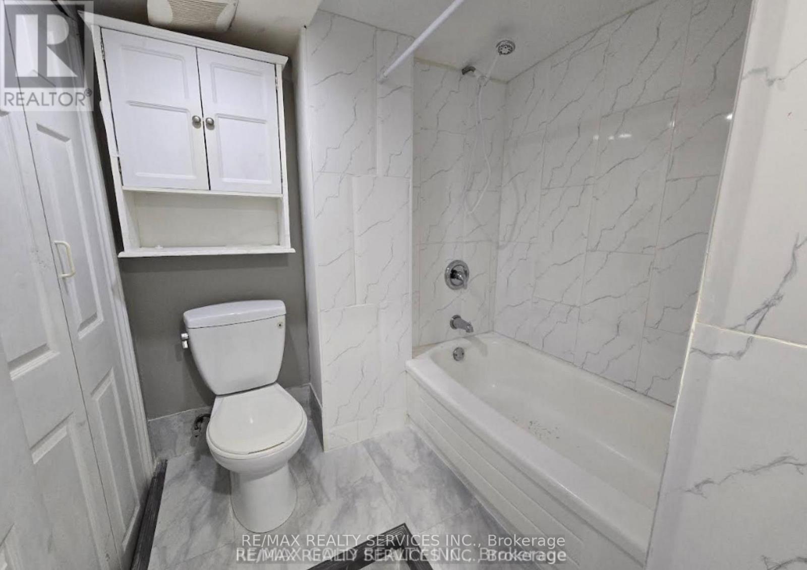 38 Carter Drive, Brampton, Ontario  L6V 3N5 - Photo 7 - W12482926