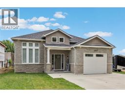 1067 MAPLE AVENUE, Kingsville, Ontario