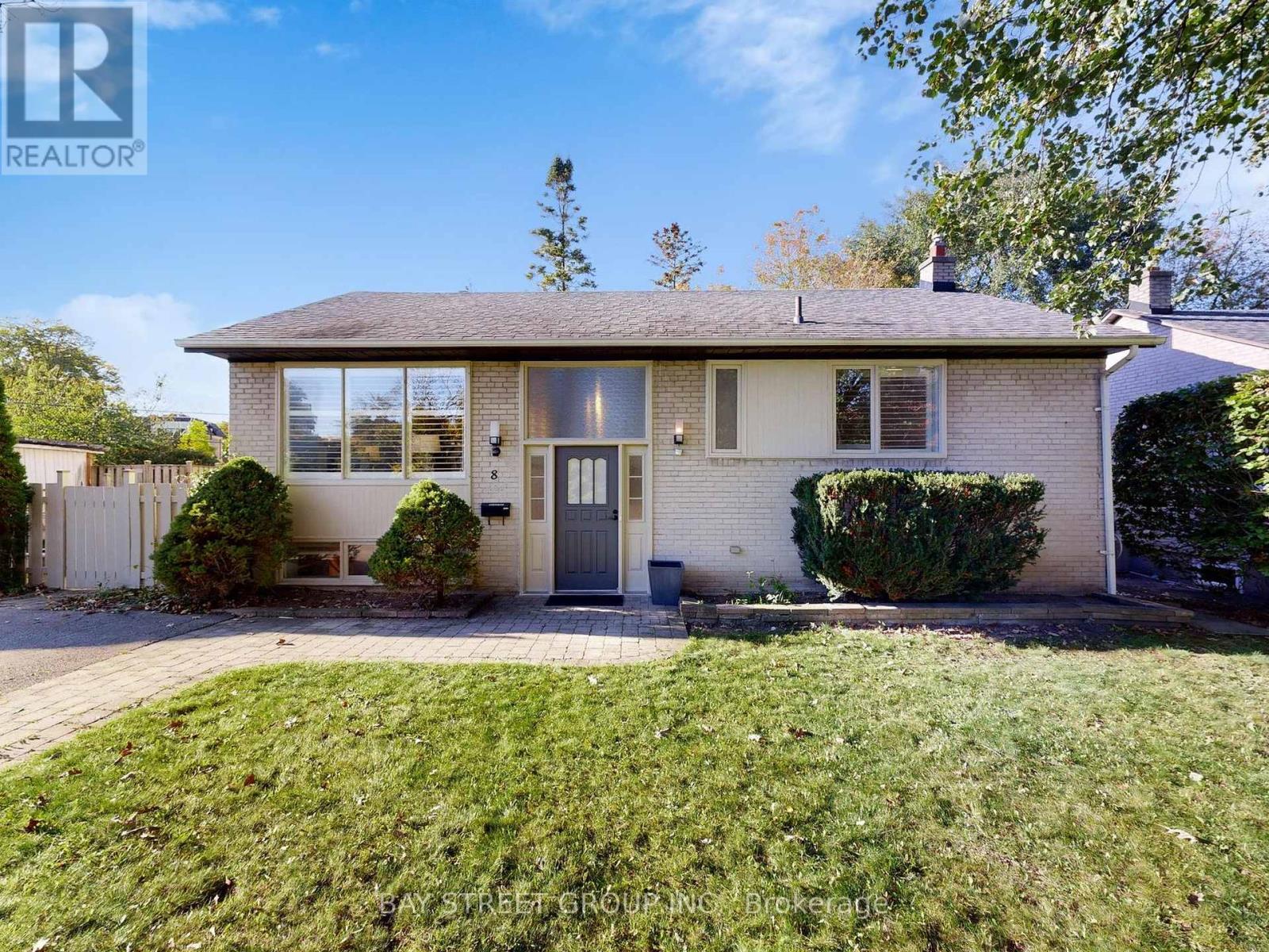 8 OVERTON CRESCENT, Toronto, Ontario