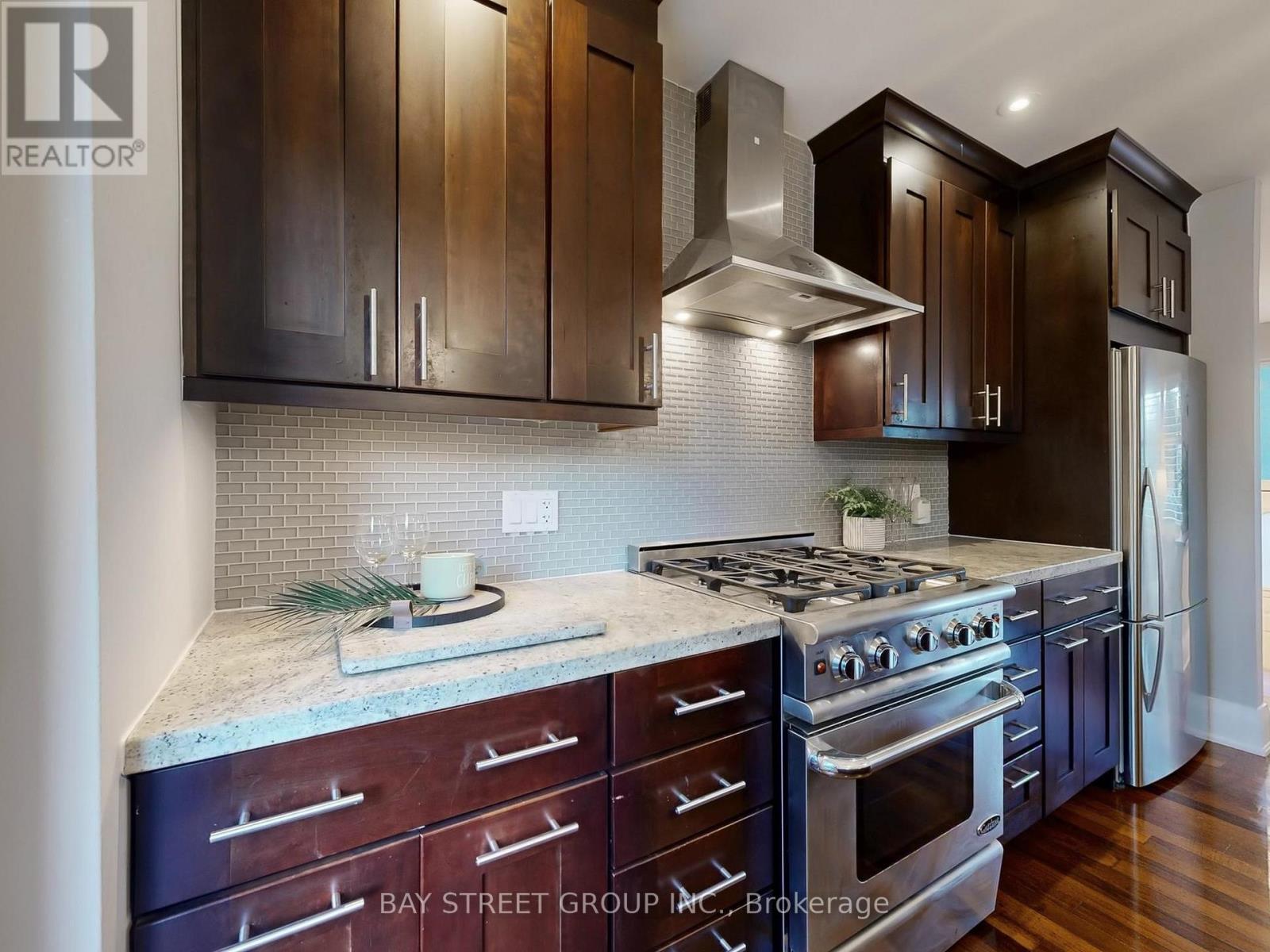 8 Overton Crescent, Toronto, Ontario  M3B 2V2 - Photo 14 - C12483025