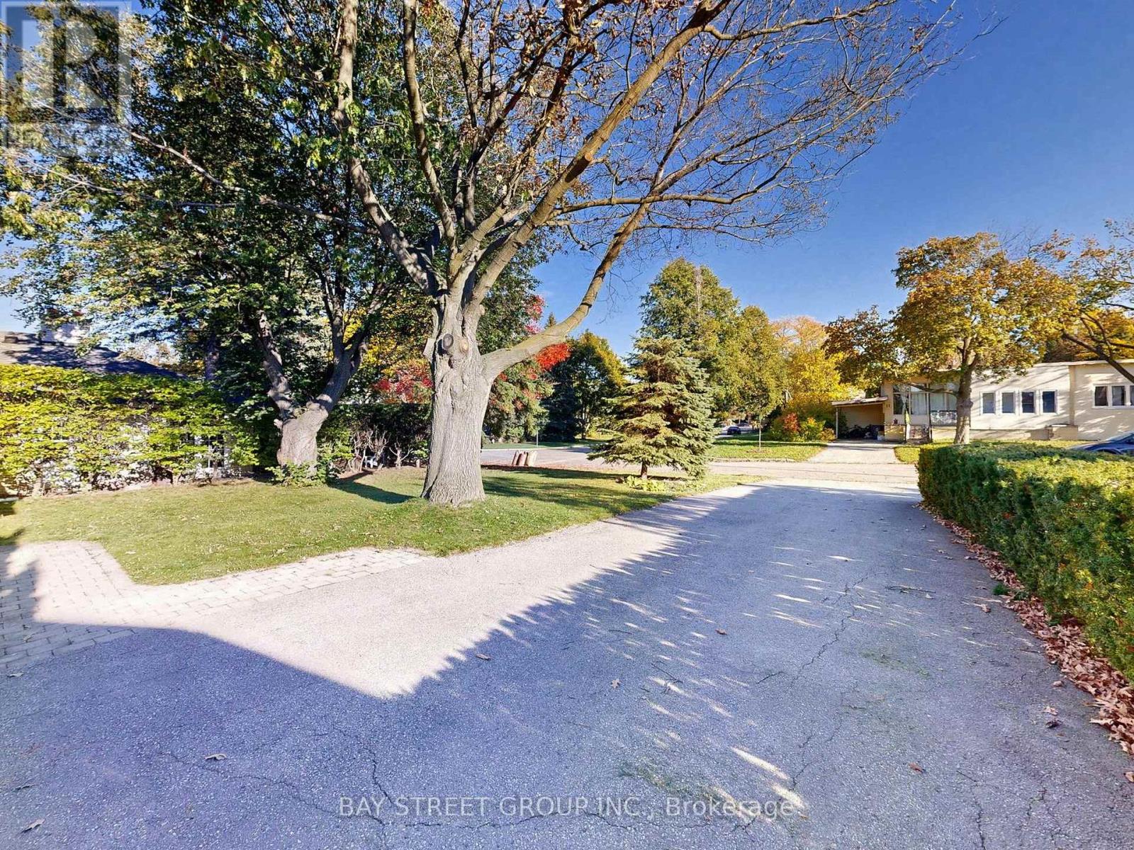 8 Overton Crescent, Toronto, Ontario  M3B 2V2 - Photo 2 - C12483025